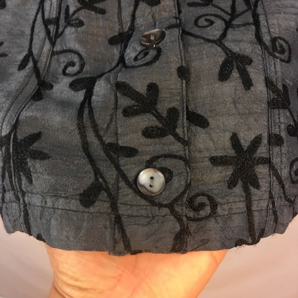 CHICO'S 1 Design Silk Shirt Floral Embroidered S/M - Picture 5 of 6